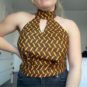 Keyhole halter neck zip up pleated tank top